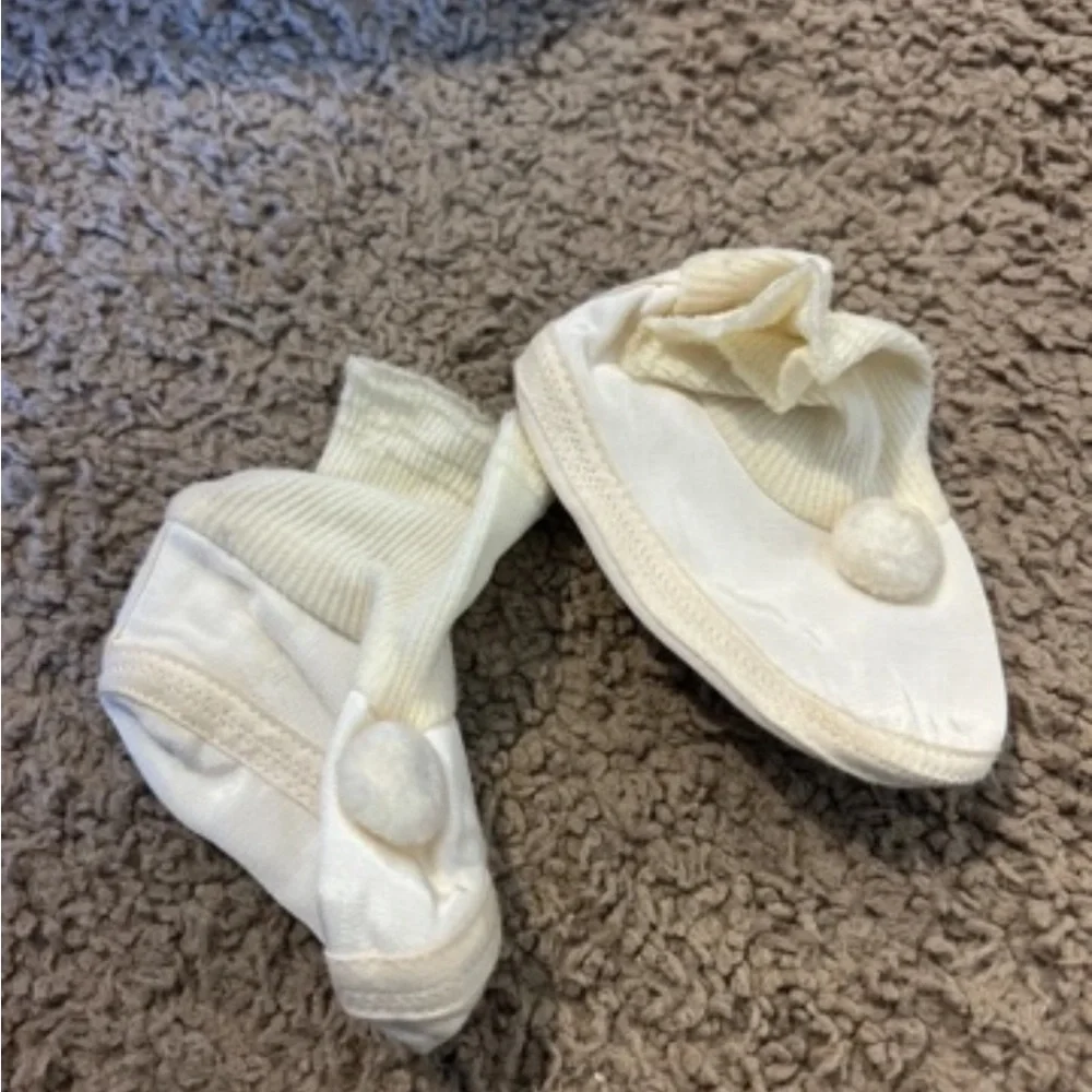 Soft Cream Baby Pom Pom Booties